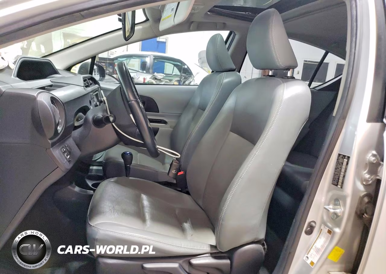 2014 Toyota Prius C Four VIN:JTDKDTB30E1060660 - 7
