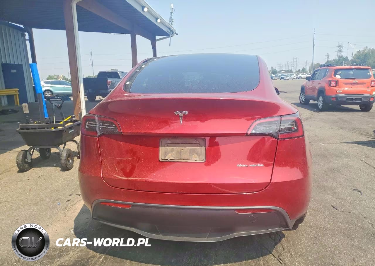 2024 Tesla Model Y VIN:7SAYGDEE0RF065930 - 6