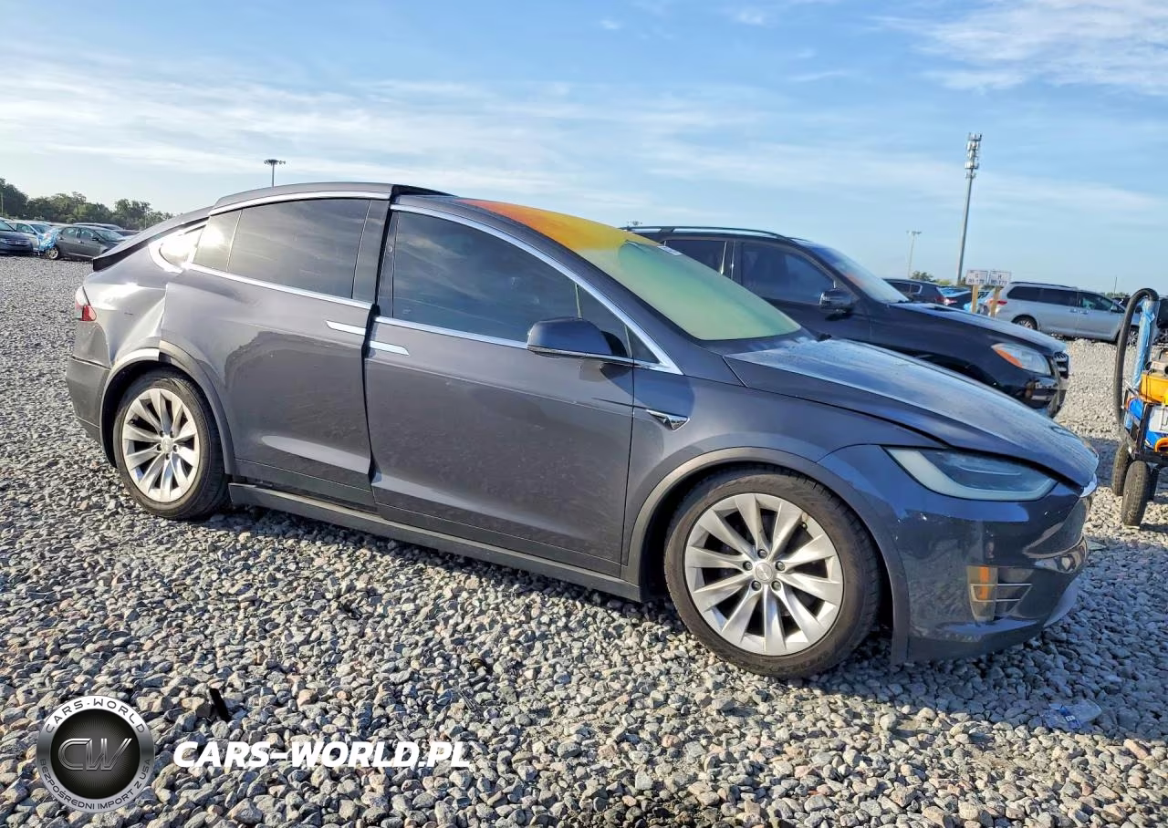 2017 Tesla Model X VIN:5YJXCBE26HF043606 - 4