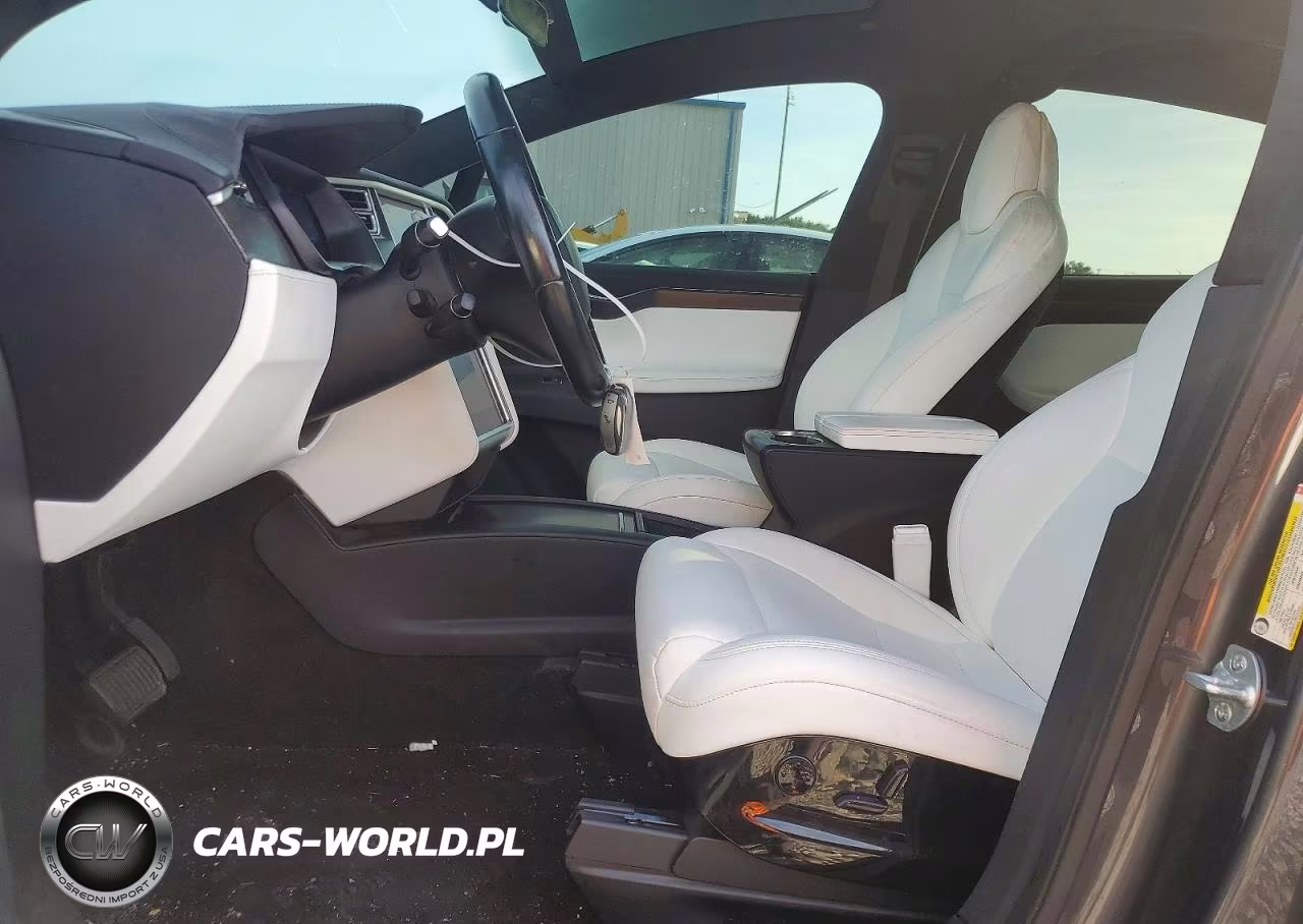 2017 Tesla Model X VIN:5YJXCBE26HF043606 - 7