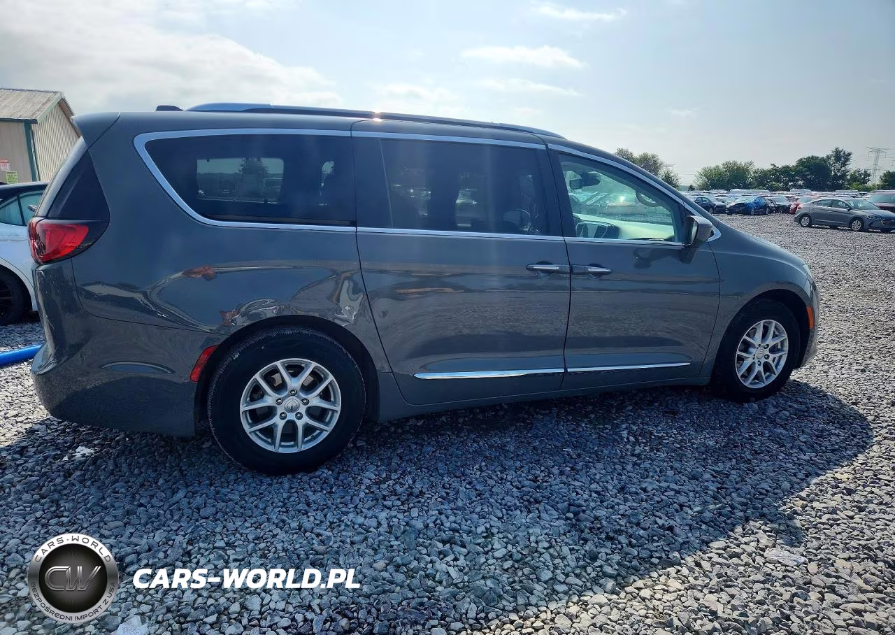 2020 Chrysler Pacifica Touring L VIN:2C4RC1BG3LR281767 - 3