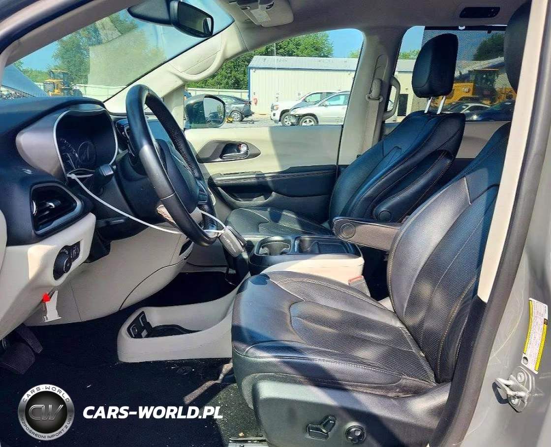 2020 Chrysler Pacifica Touring L VIN:2C4RC1BG3LR281767 - 7
