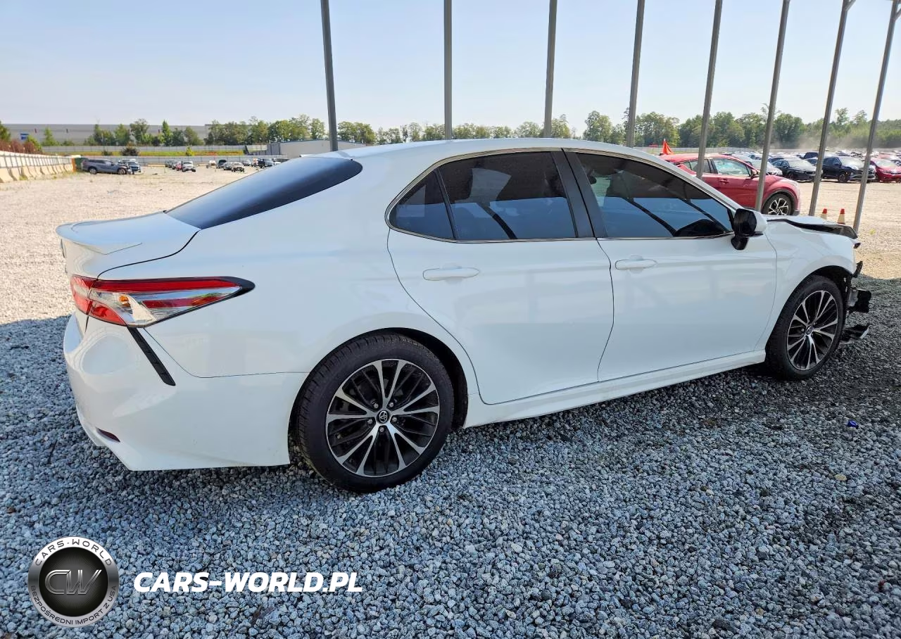 2018 Toyota Camry Se VIN:4T1B11HK1JU035136 - 3