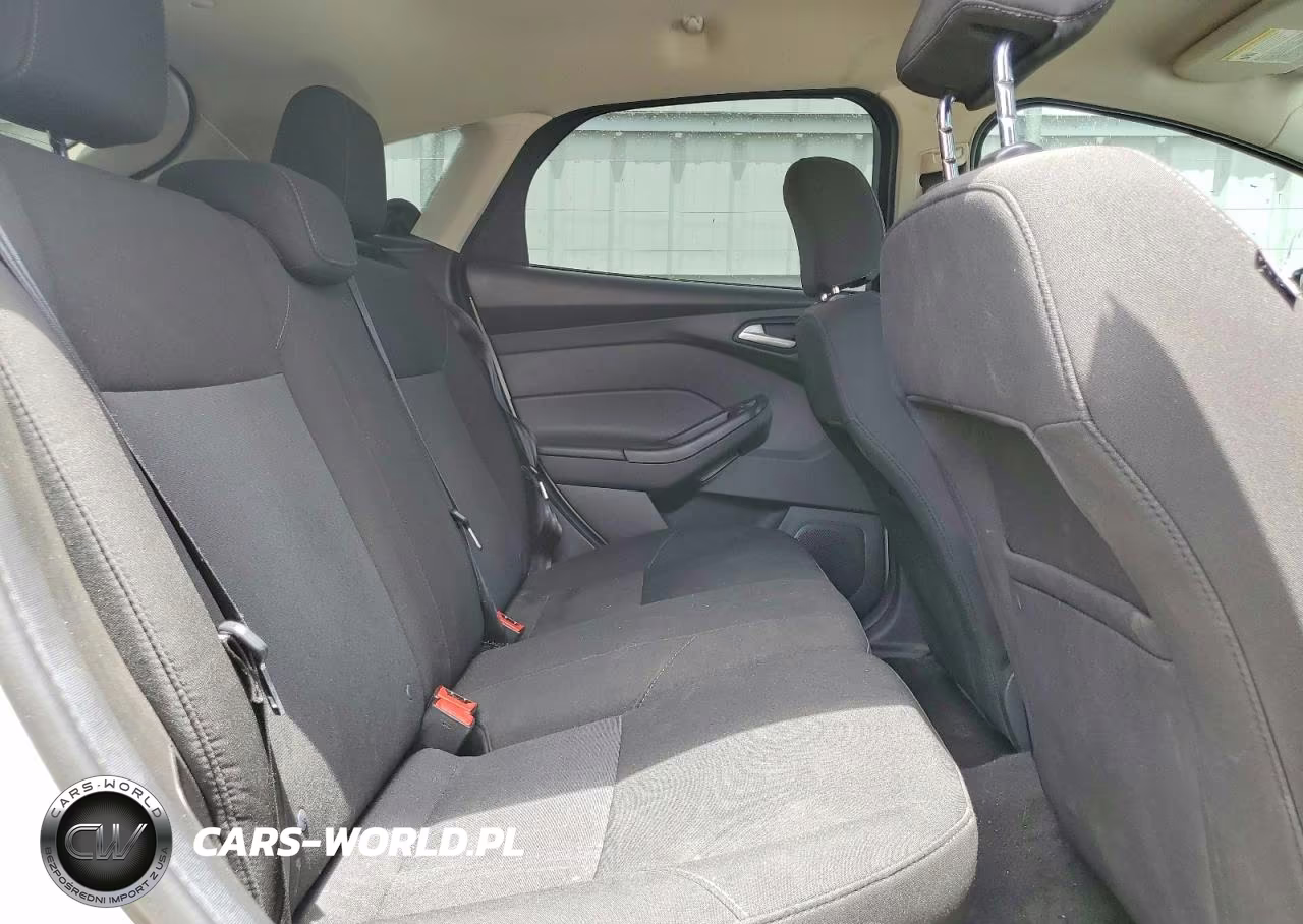 2017 Ford Focus Se VIN:1FADP3K24HL285329 - 10