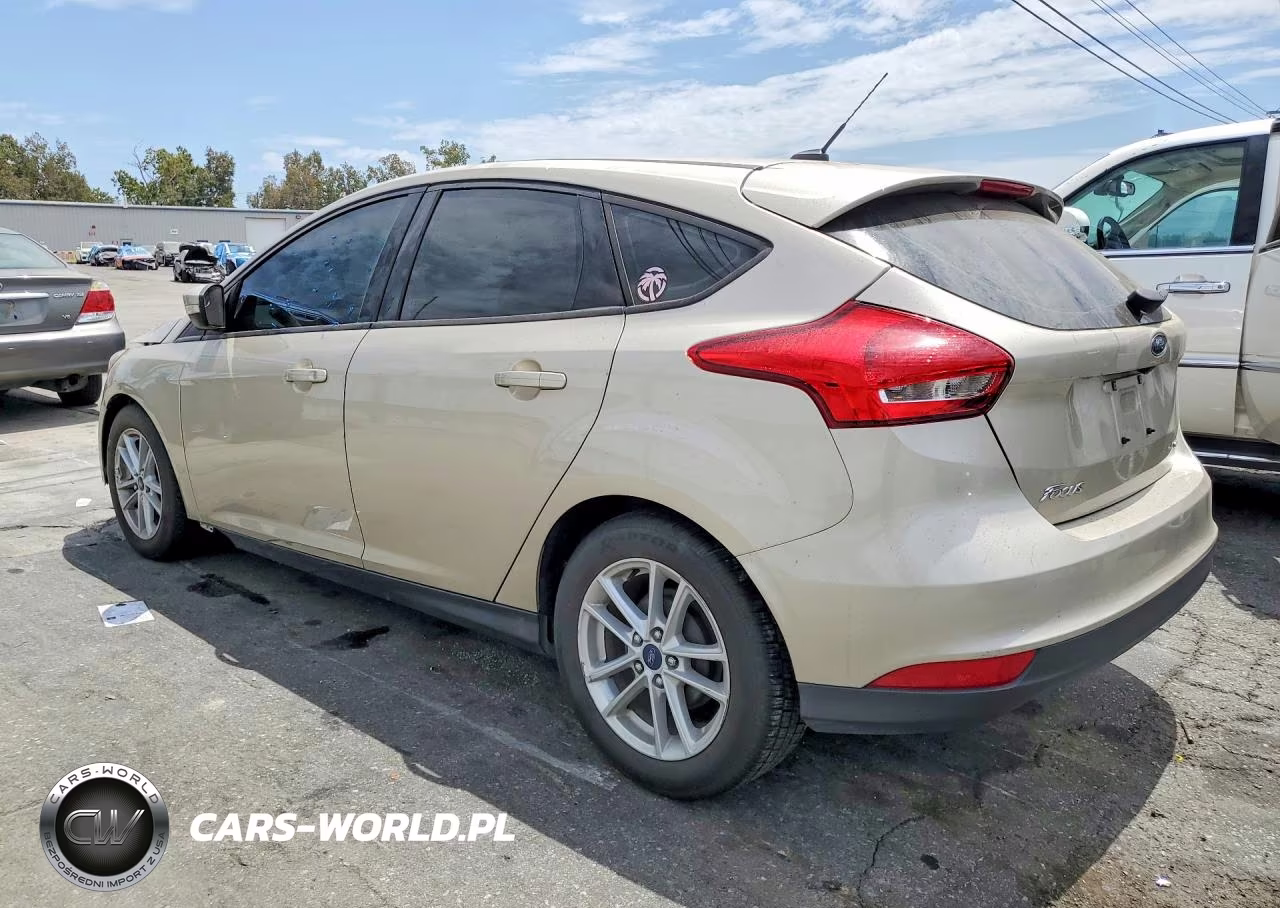 2017 Ford Focus Se VIN:1FADP3K24HL285329 - 2