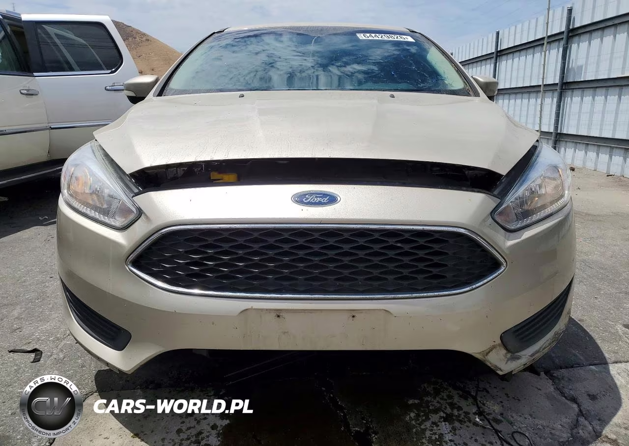 2017 Ford Focus Se VIN:1FADP3K24HL285329 - 5