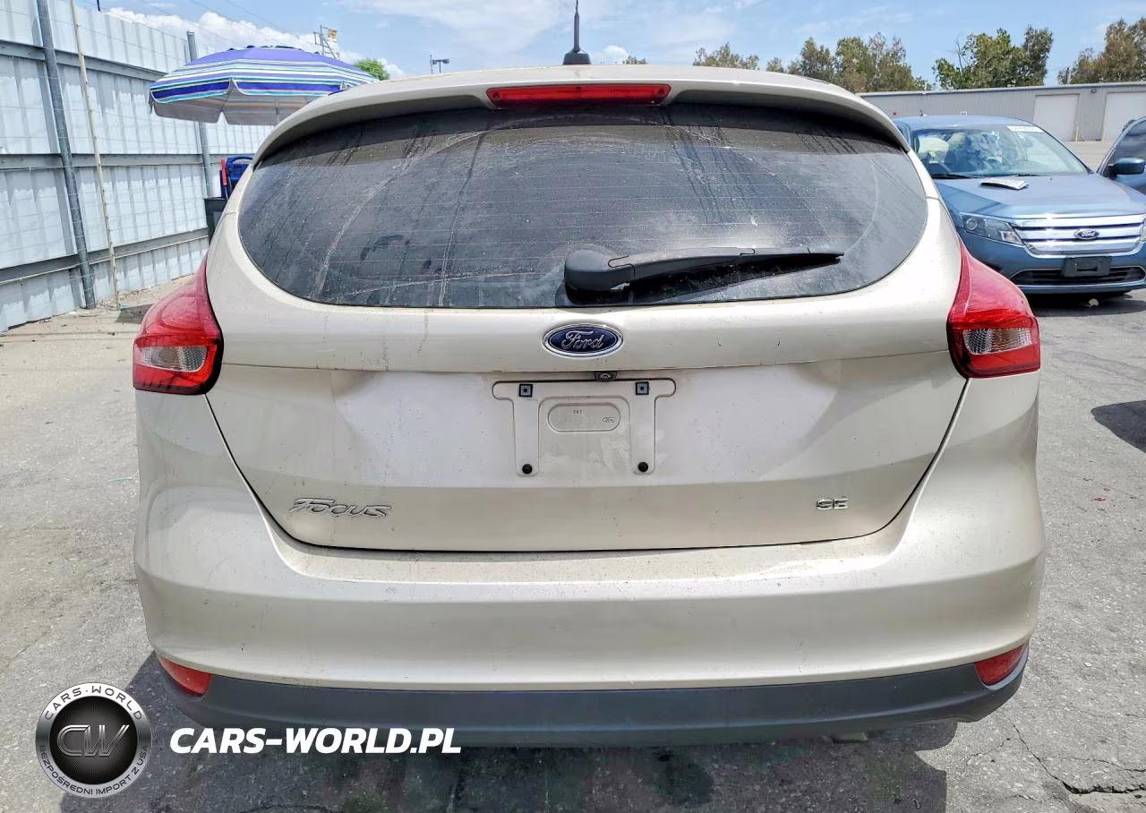 2017 Ford Focus Se VIN:1FADP3K24HL285329 - 6