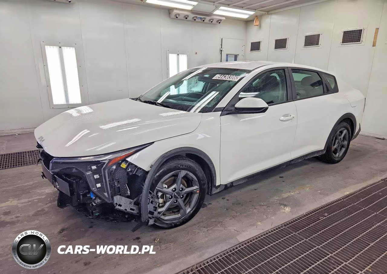 2026 Kia K4 Lxs – zdjęcie 1 z 12