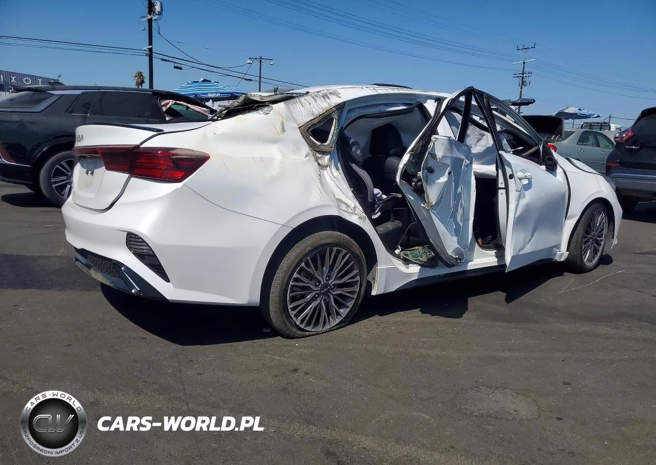 2023 Kia Forte Gt Line VIN:3KPF54AD9PE633814 - 3
