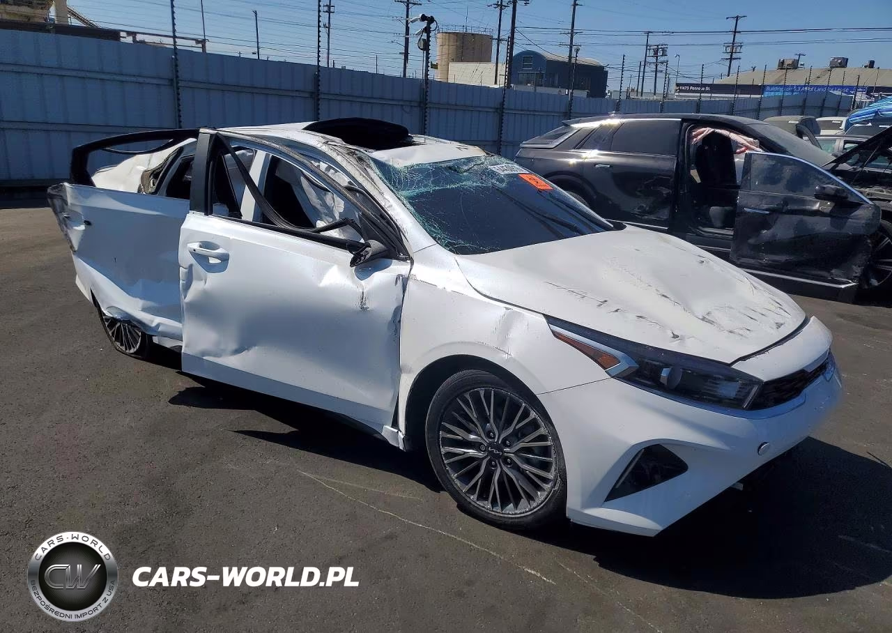 2023 Kia Forte Gt Line VIN:3KPF54AD9PE633814 - 4