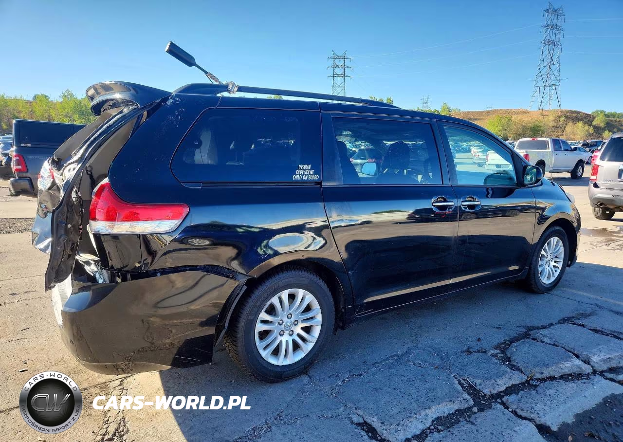 2013 Toyota Sienna Xle 8-Passenger VIN:5TDYK3DC6DS299273 - 3