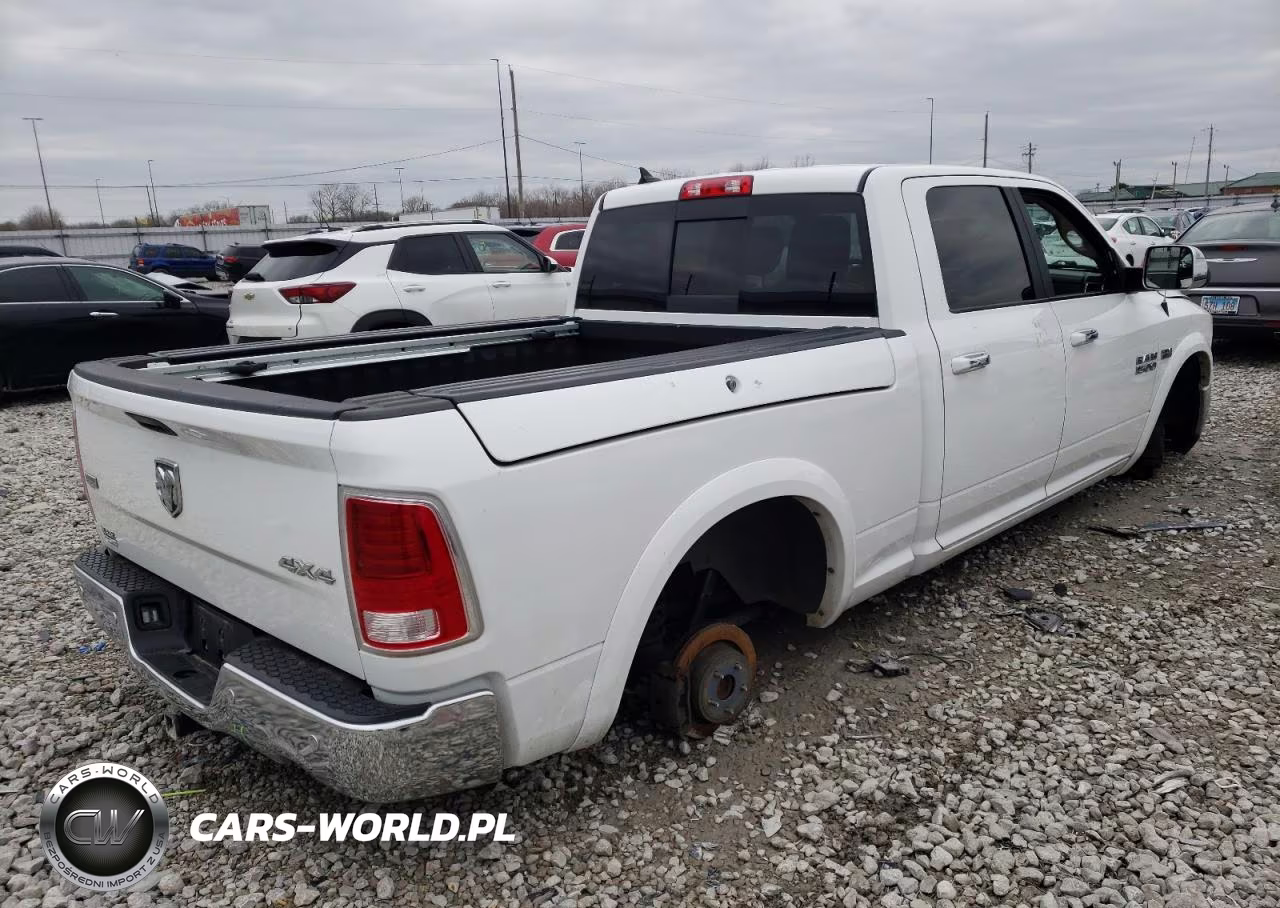 2018 Ram 1500 Laramie VIN:1C6RR7VT1JS291162 - 3