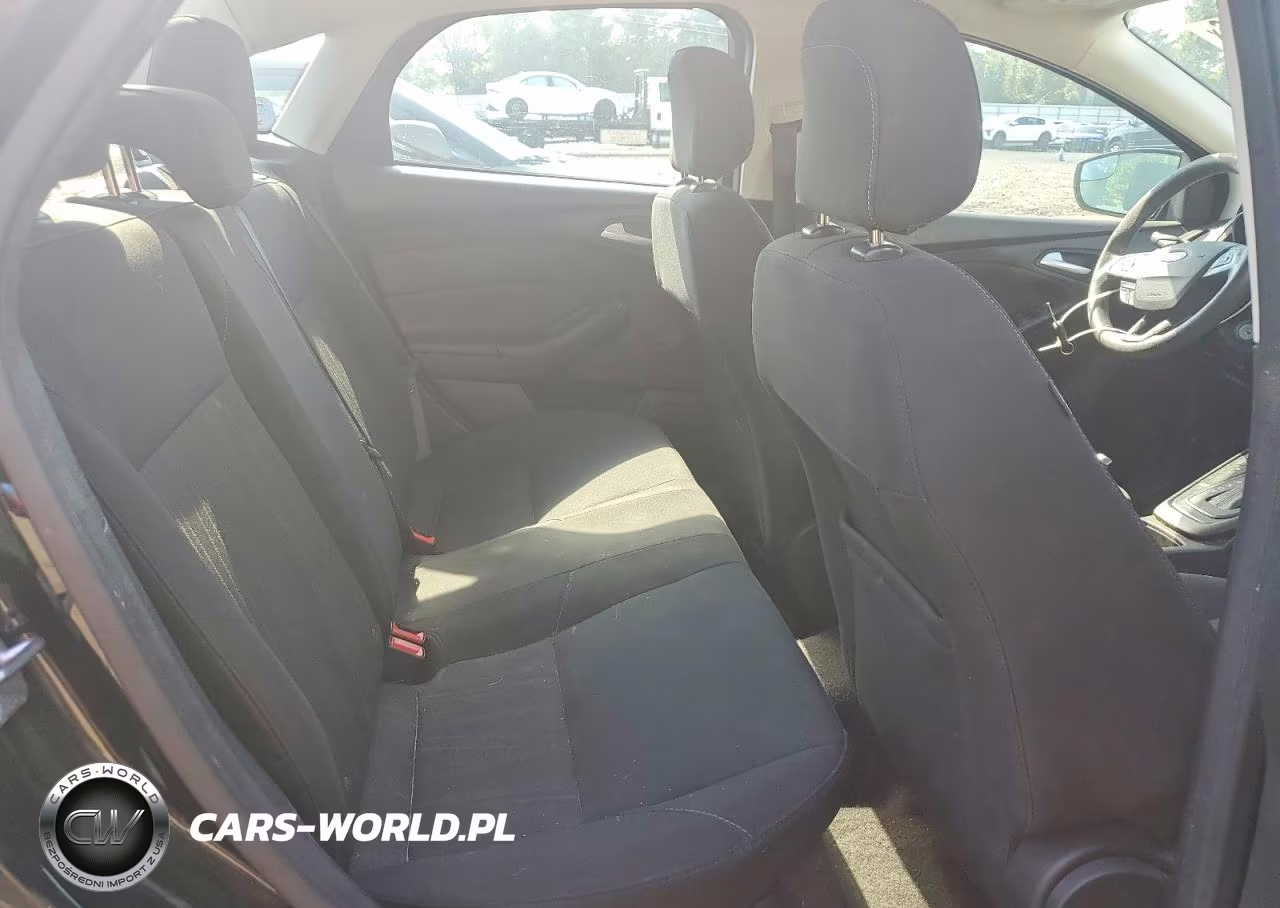 2018 Ford Focus Se VIN:1FADP3FE5JL209466 - 10
