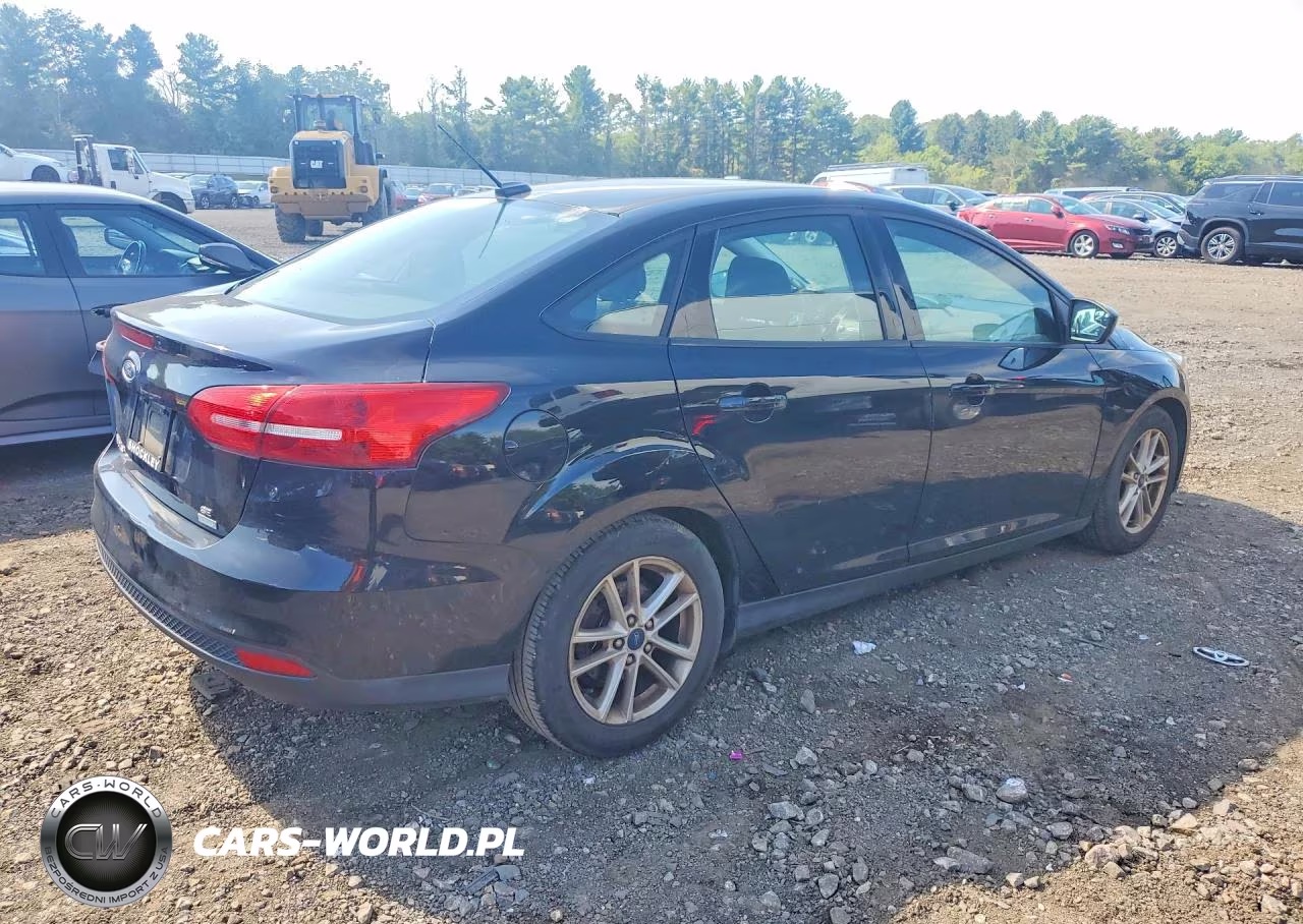 2018 Ford Focus Se VIN:1FADP3FE5JL209466 - 3