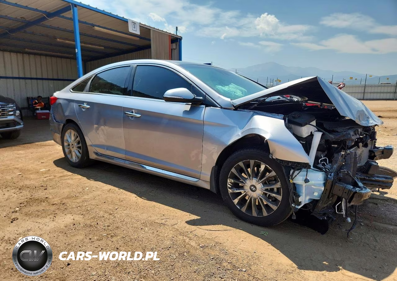 2015 Hyundai Sonata Limited VIN:5NPE34AF7FH070825 - 4