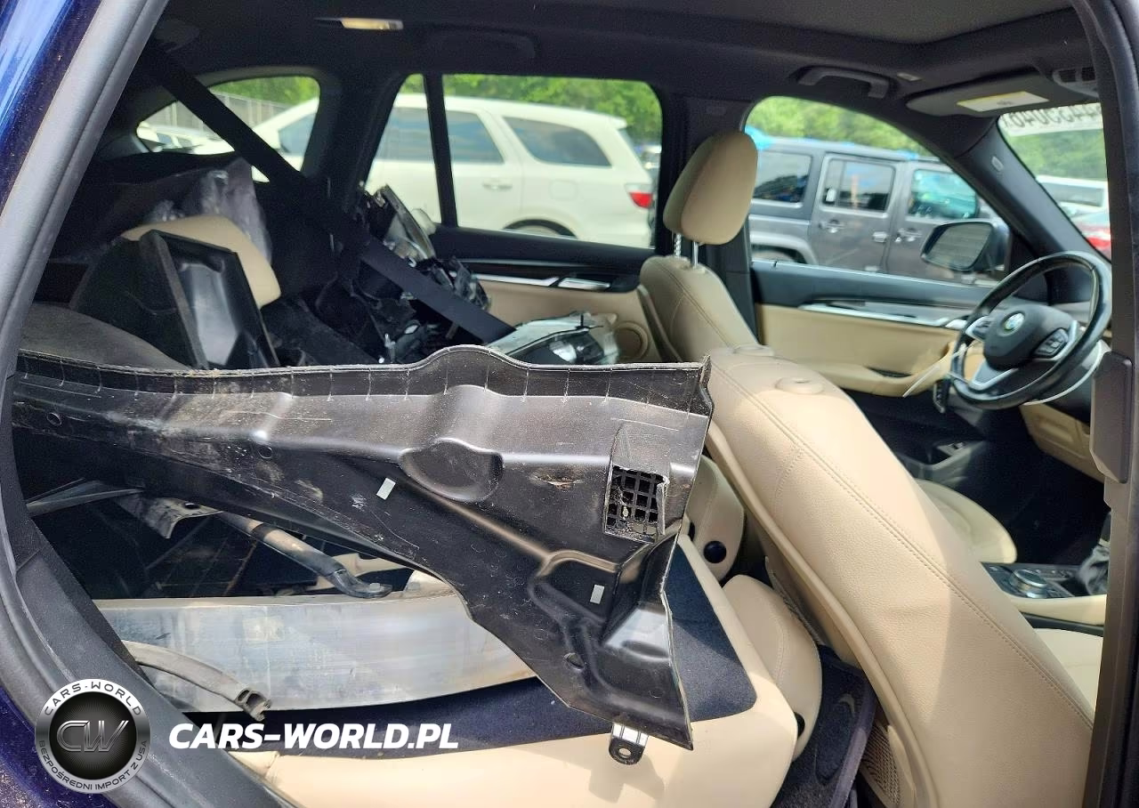 2018 BMW X1 xDrive28I VIN:WBXHT3C30J5F91832 - 10