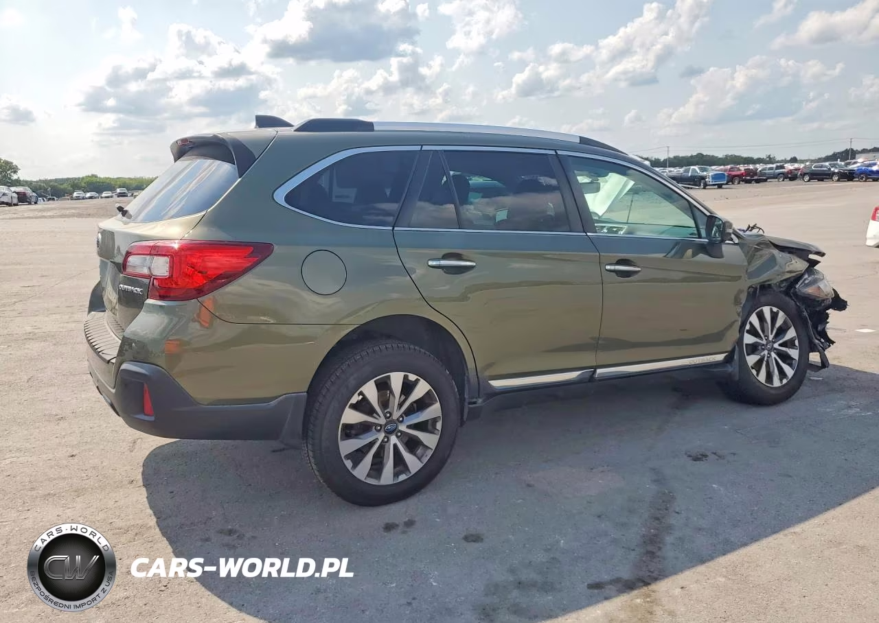 2018 Subaru Outback Touring VIN:4S4BSATC7J3316716 - 3