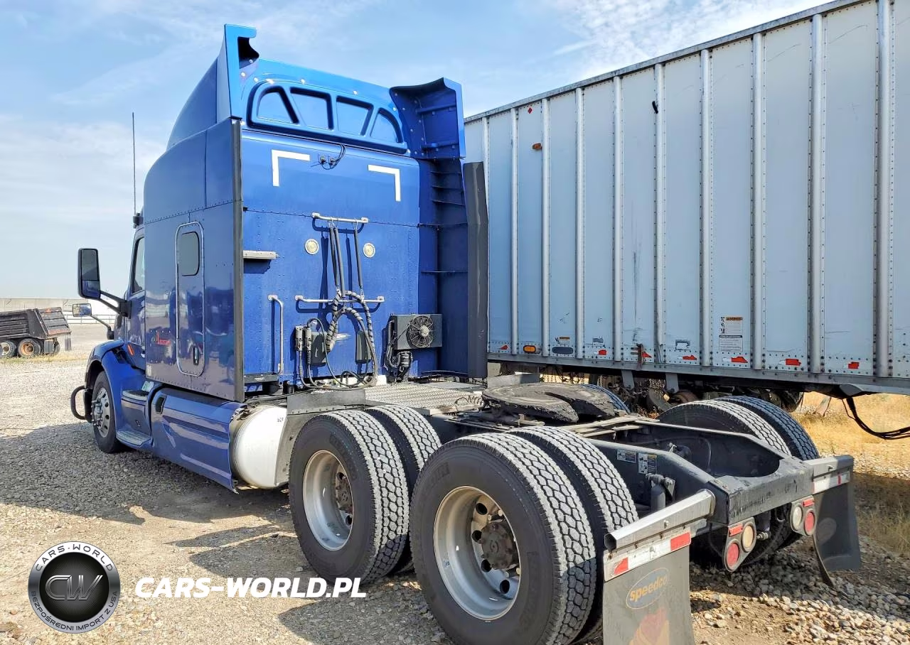 2017 Peterbilt 579 VIN:1XPBDP9X4HD363815 - 2