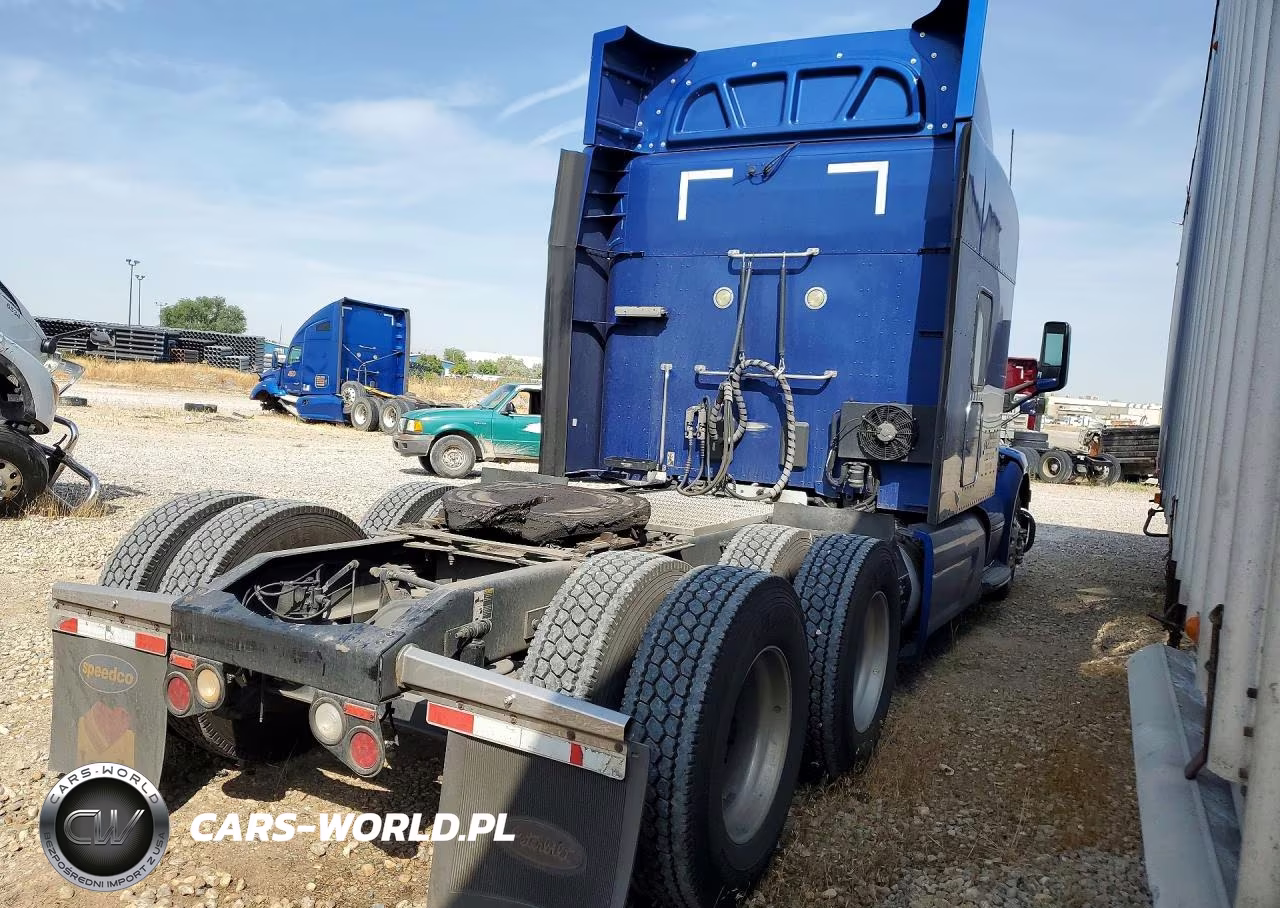 2017 Peterbilt 579 VIN:1XPBDP9X4HD363815 - 3