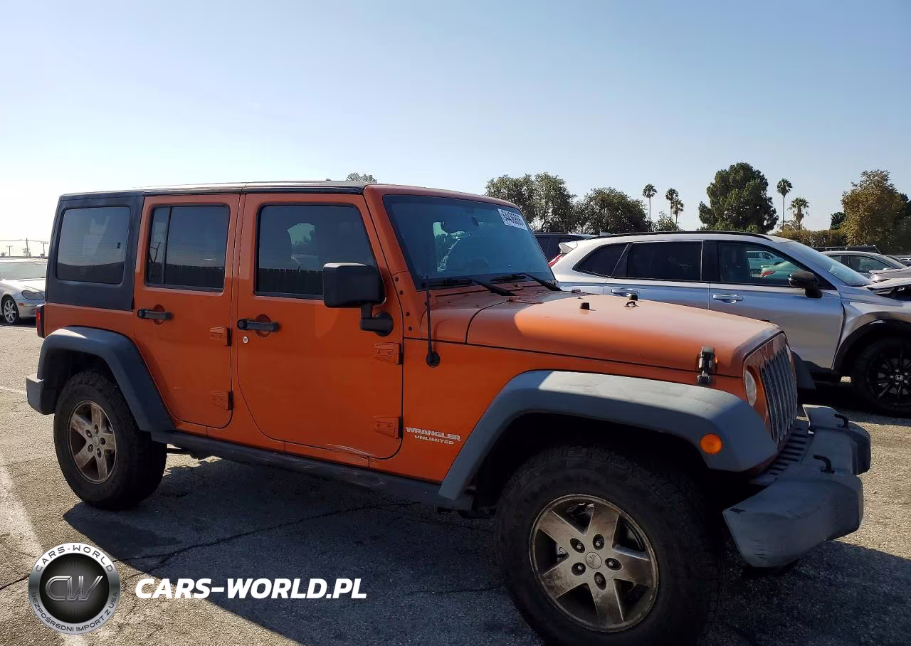 2011 Jeep Wrangler Unlimited Sport VIN:1J4HA3H13BL520624 - 4