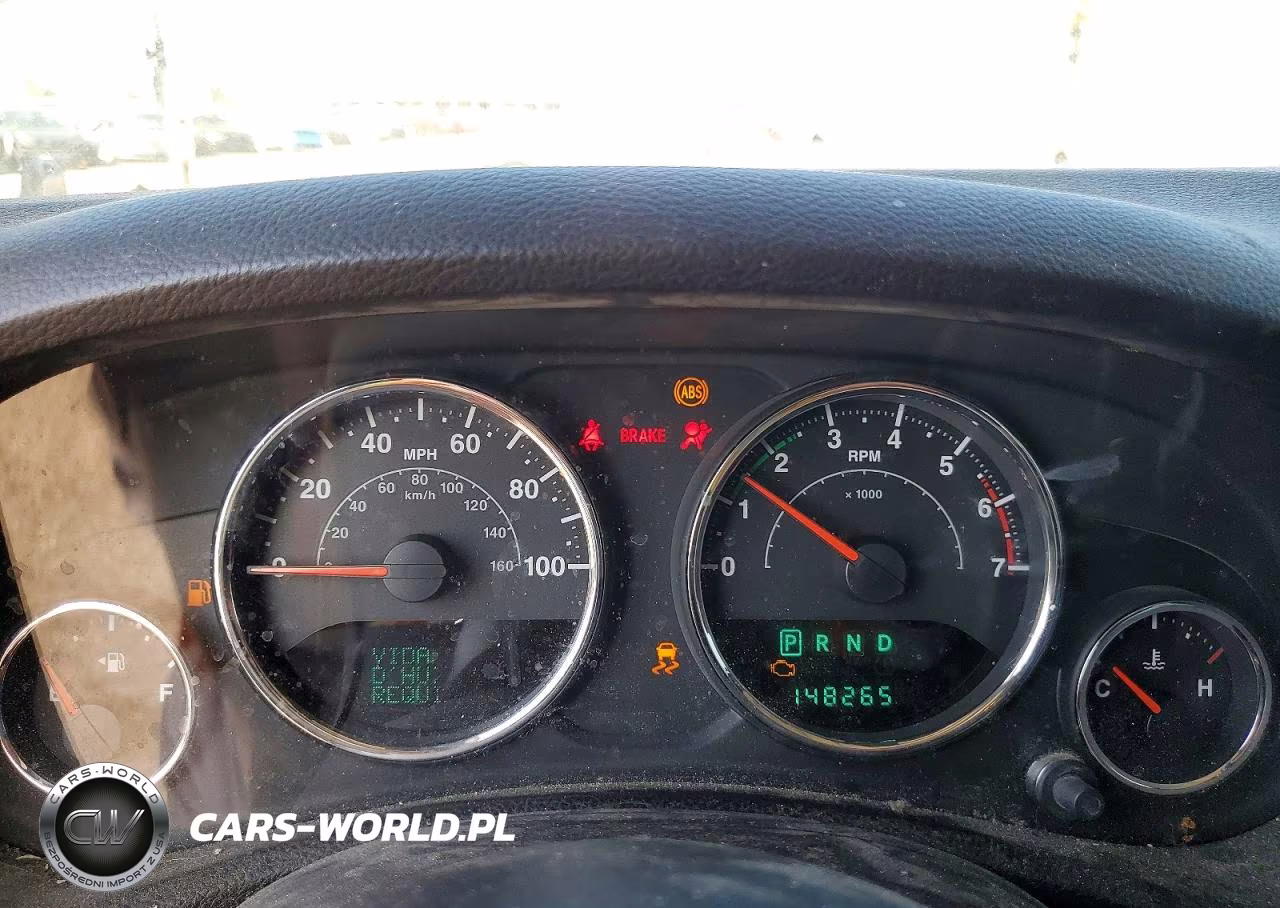 2011 Jeep Wrangler Unlimited Sport VIN:1J4HA3H13BL520624 - 9