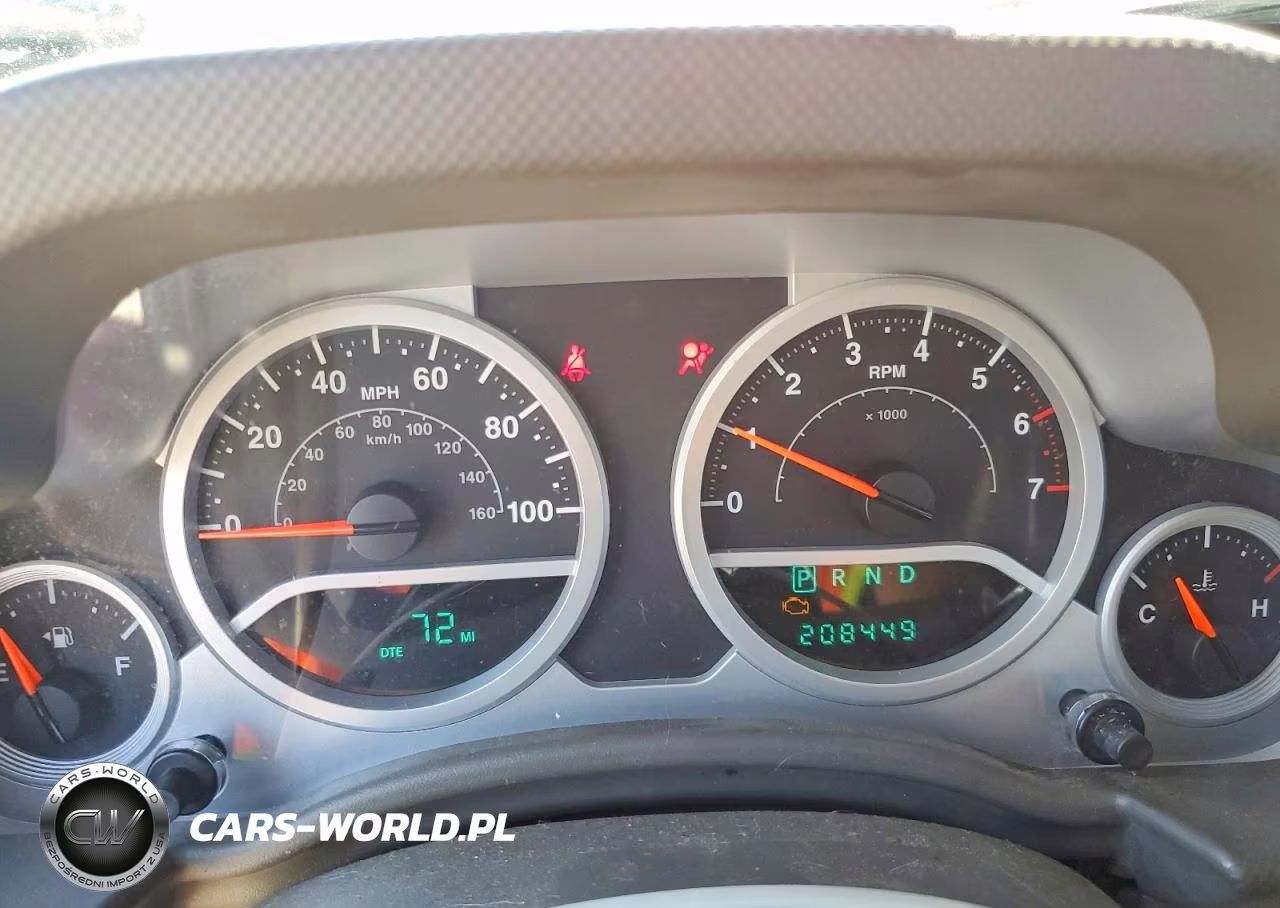 2007 Jeep Wrangler Sahara VIN:1J8GA59197L121387 - 9