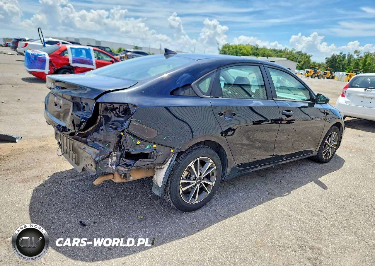 2022 Kia Forte Lxs VIN:3KPF24AD2NE482384 - 3