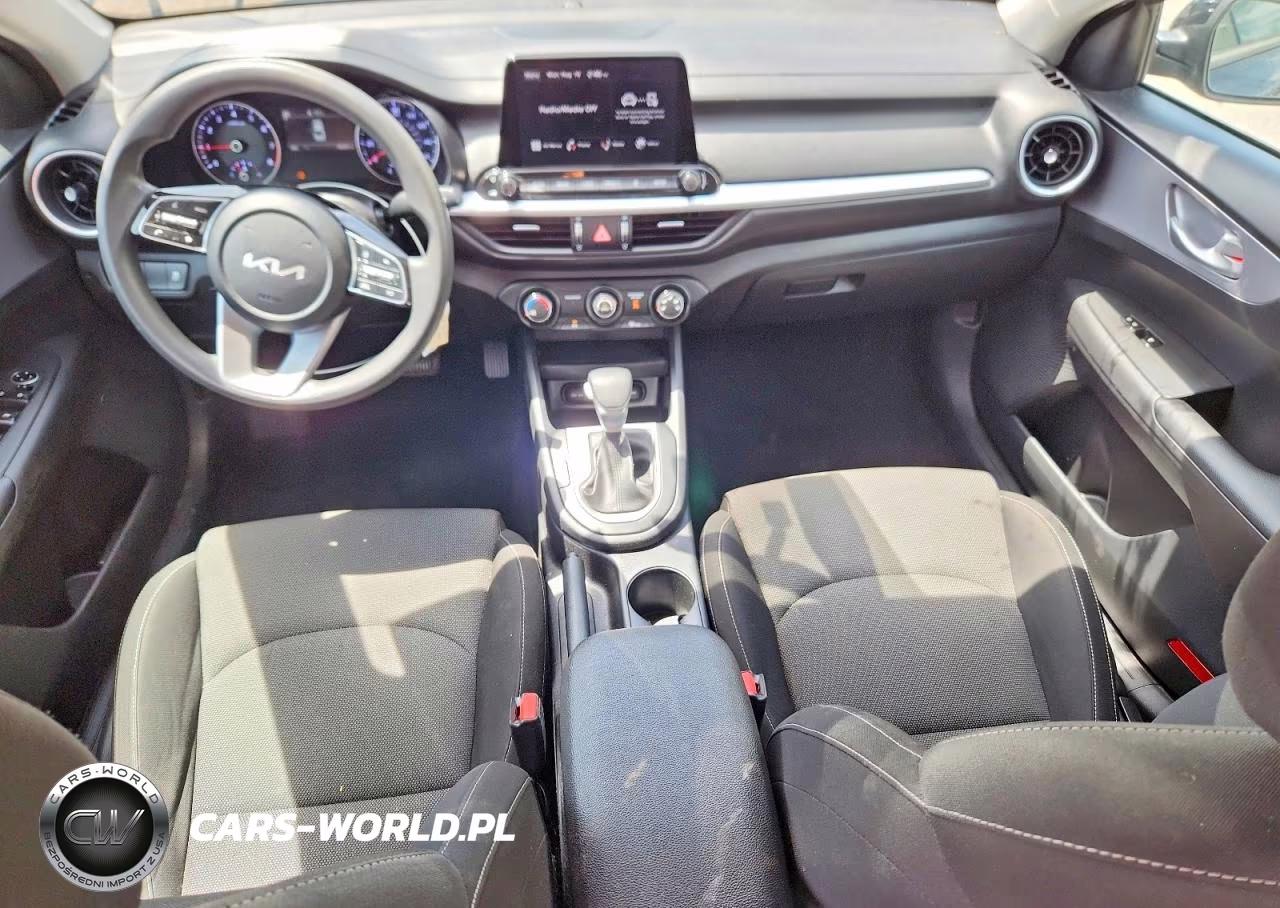 2022 Kia Forte Lxs VIN:3KPF24AD2NE482384 - 8