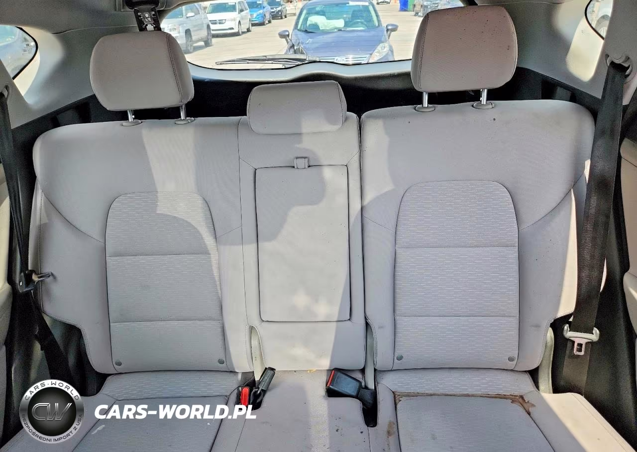 2019 Hyundai Tucson Value VIN:KM8J33A43KU069366 - 10
