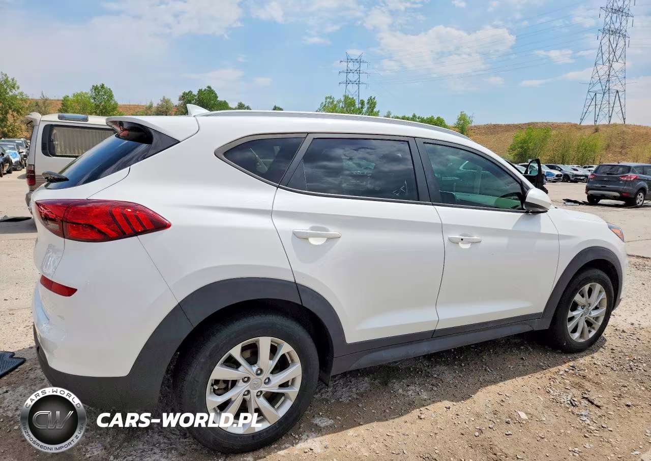 2019 Hyundai Tucson Value VIN:KM8J33A43KU069366 - 3
