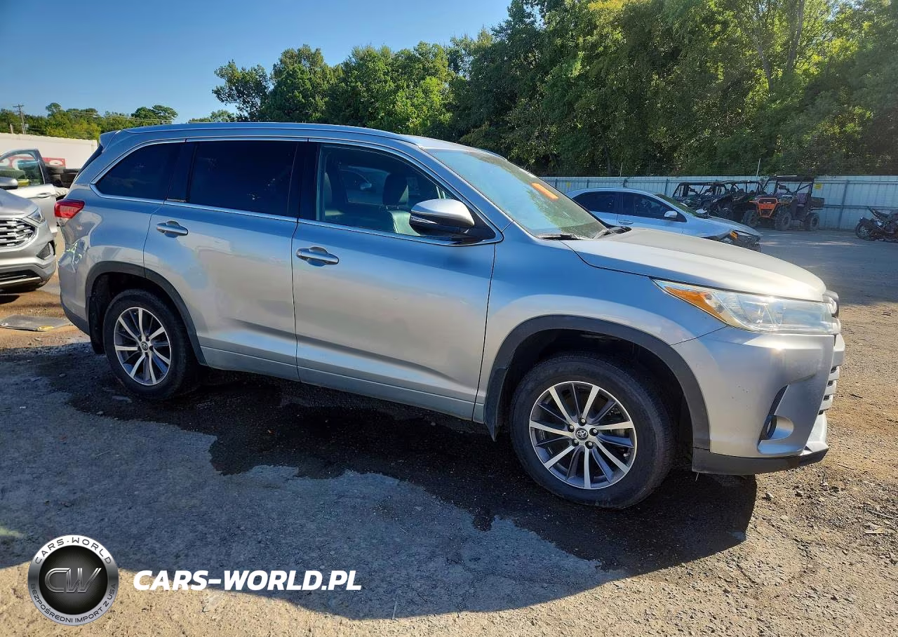 2018 Toyota Highlander Xle VIN:5TDJZRFHXJS493549 - 4