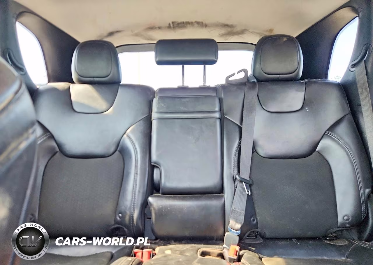 2019 Jeep Cherokee Latitude Plus VIN:1C4PJLLB3KD316630 - 10