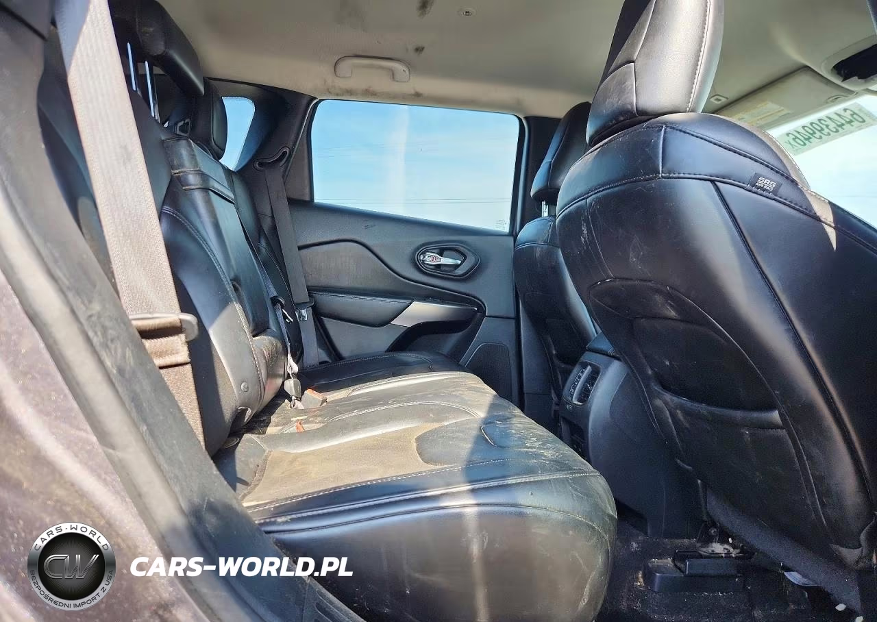 2019 Jeep Cherokee Latitude Plus VIN:1C4PJLLB3KD316630 - 11