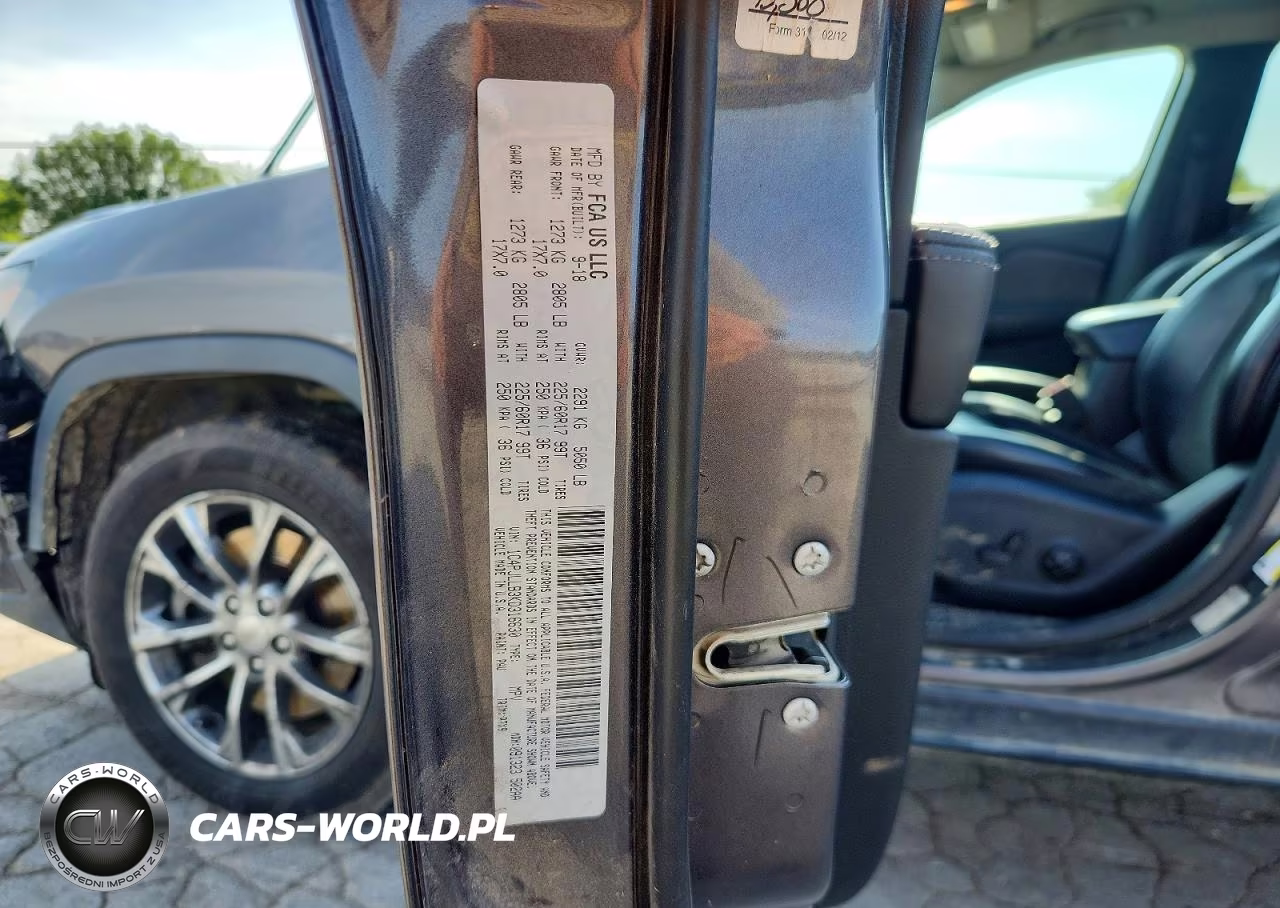 2019 Jeep Cherokee Latitude Plus VIN:1C4PJLLB3KD316630 - 14