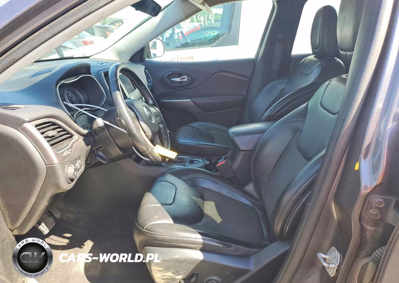 2019 Jeep Cherokee Latitude Plus VIN:1C4PJLLB3KD316630 - 7