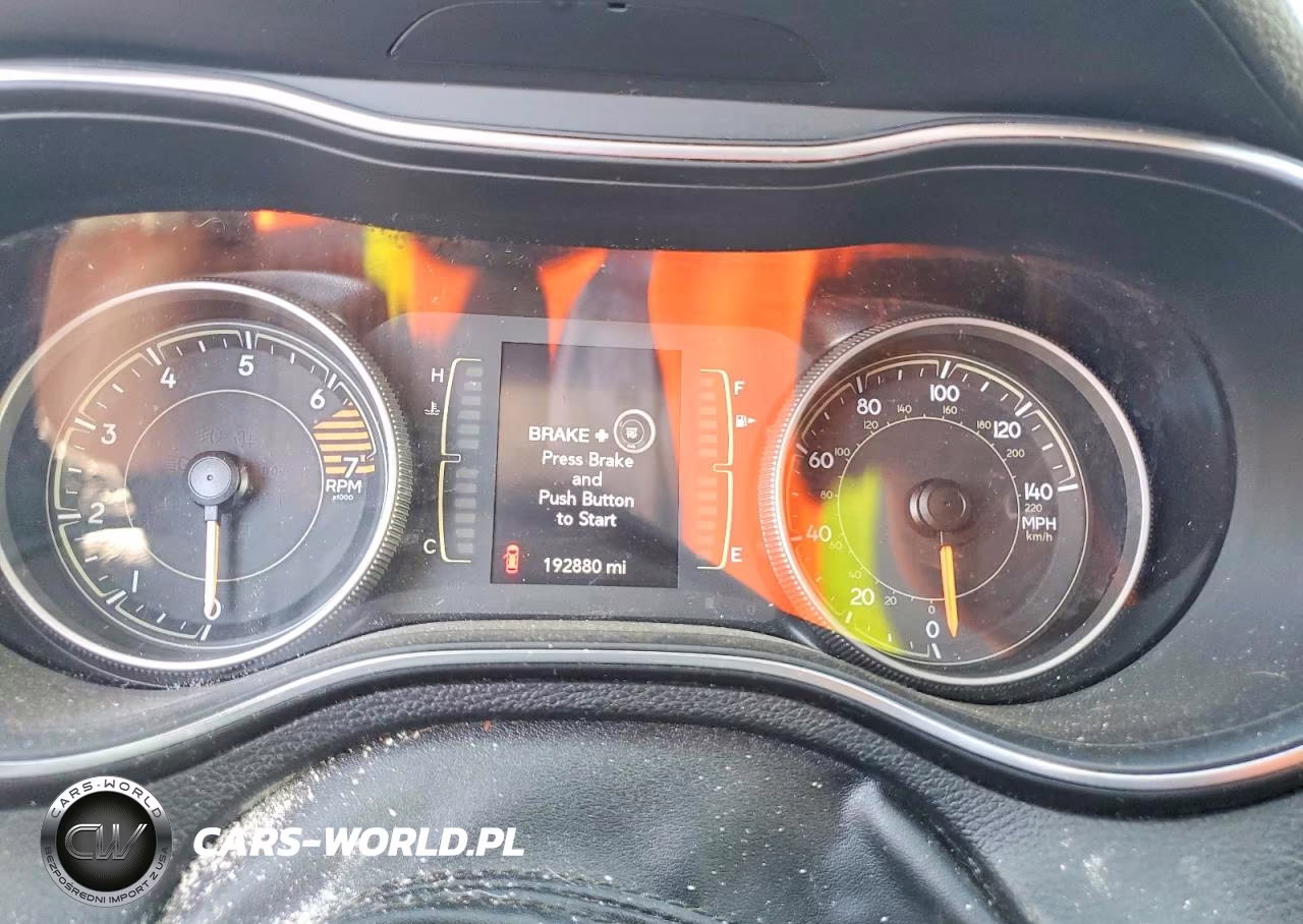 2019 Jeep Cherokee Latitude Plus VIN:1C4PJLLB3KD316630 - 9