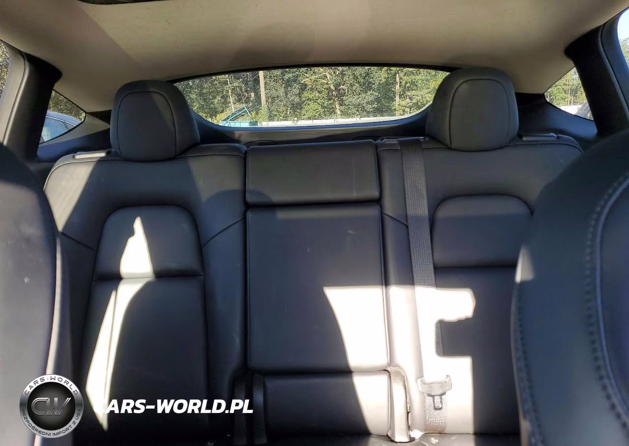 2023 Tesla Model Y VIN:7SAYGDEEXPF609332 - 10