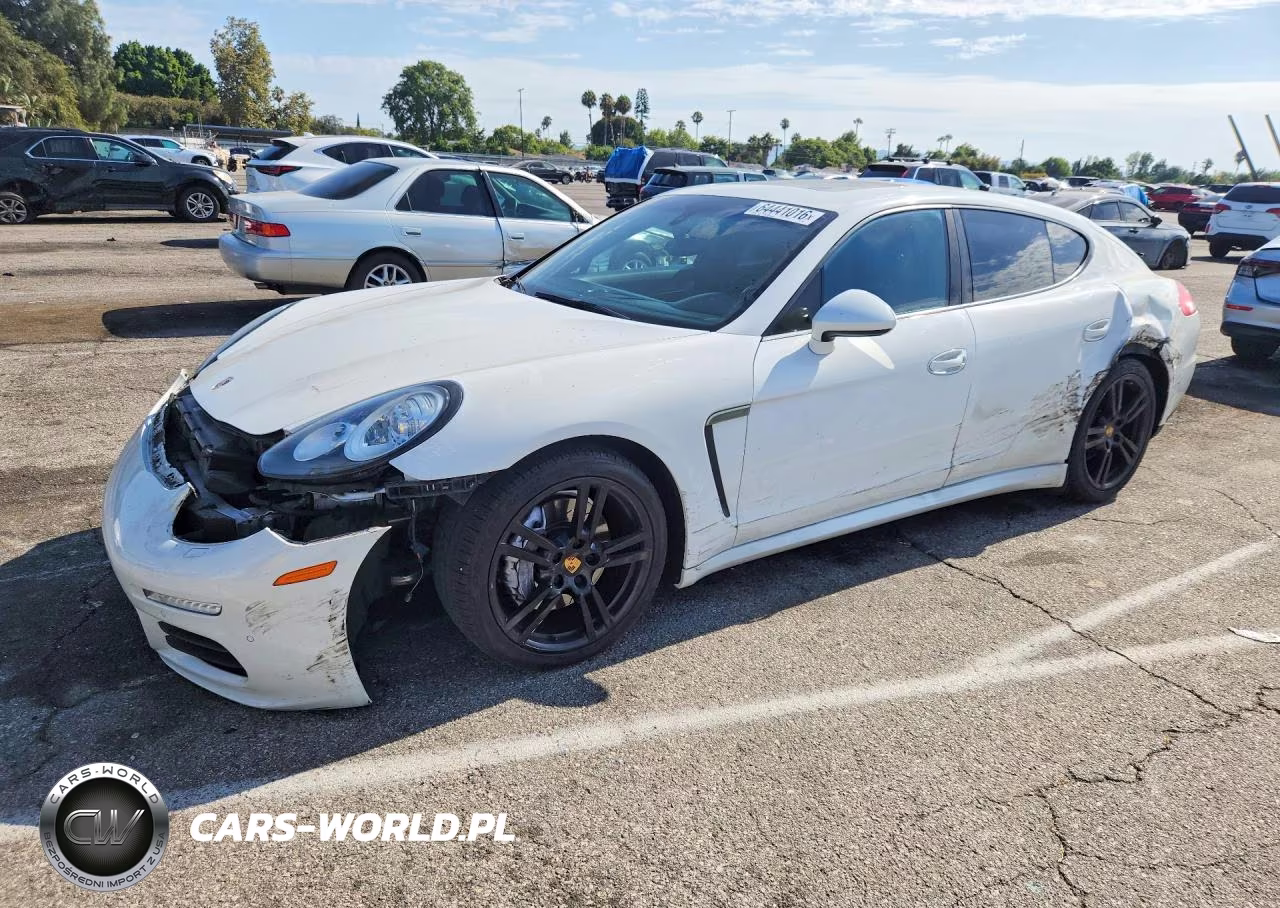 2015 Porsche Panamera 2