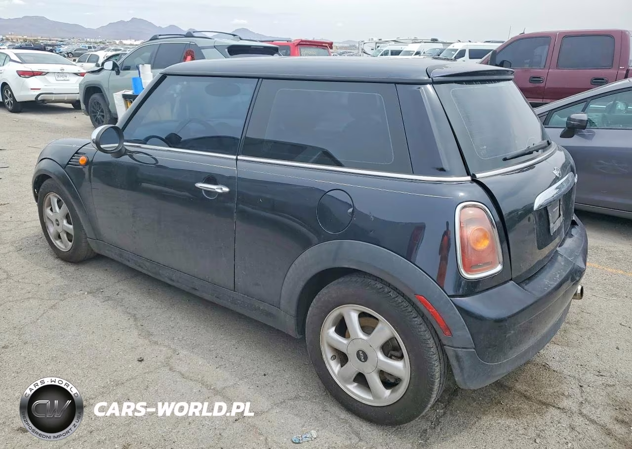 2008 Mini Cooper VIN:WMWMF33558TT67153 - 2