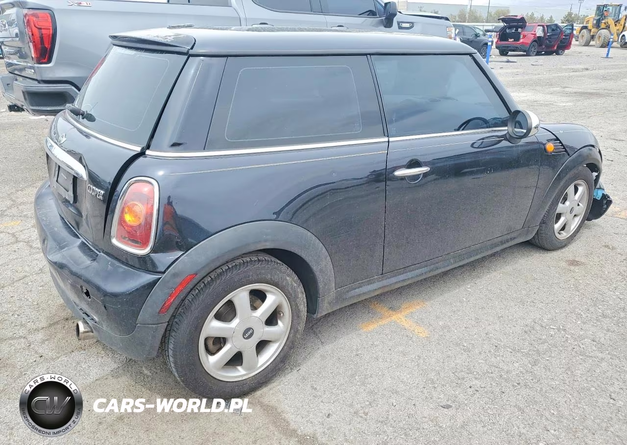 2008 Mini Cooper VIN:WMWMF33558TT67153 - 3