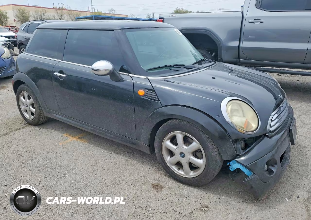 2008 Mini Cooper VIN:WMWMF33558TT67153 - 4