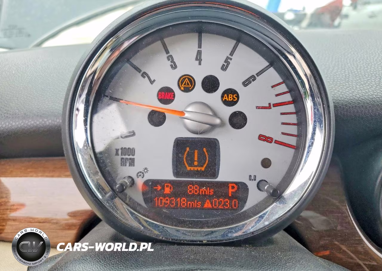 2008 Mini Cooper VIN:WMWMF33558TT67153 - 9