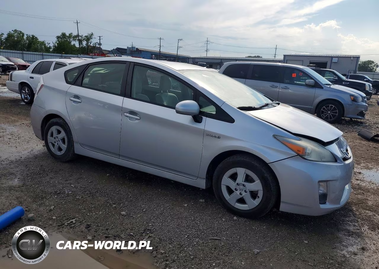 2011 Toyota Prius Two VIN:JTDKN3DU4B5309906 - 4