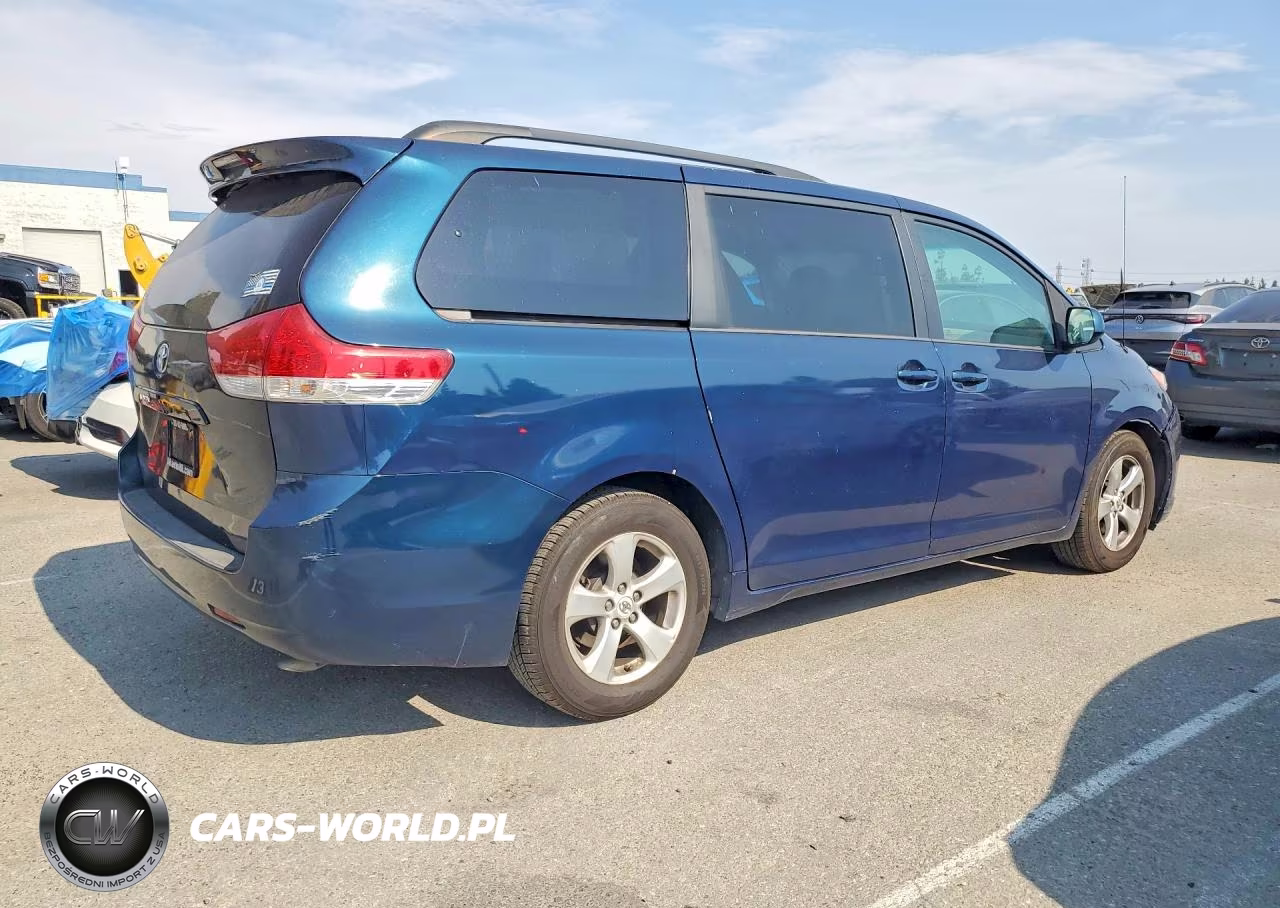 2012 Toyota Sienna Le VIN:5TDKK3DC1CS273183 - 3