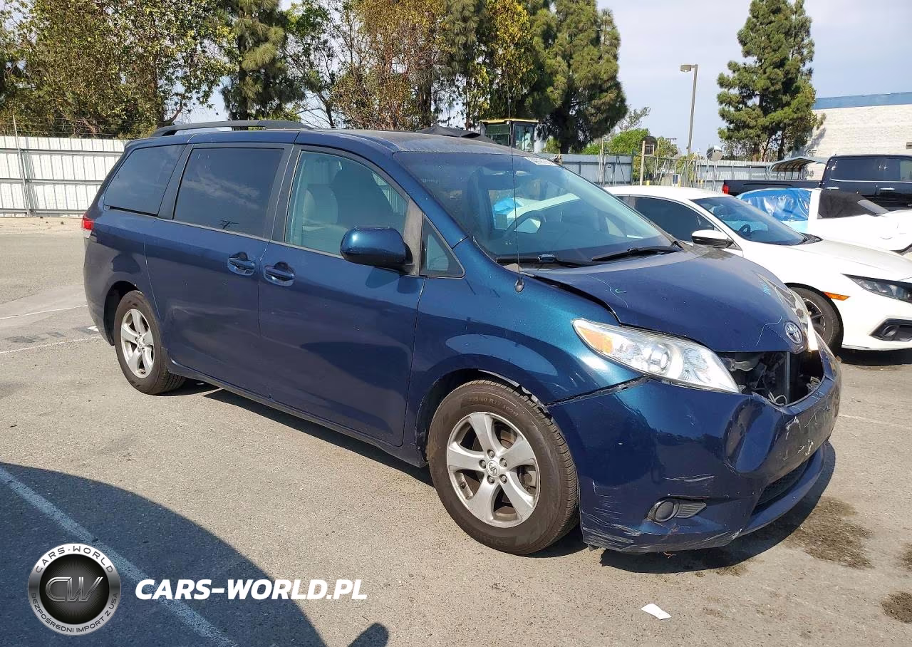 2012 Toyota Sienna Le VIN:5TDKK3DC1CS273183 - 4
