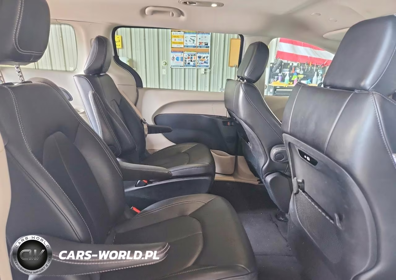 2024 Chrysler Pacifica Hybrid Select VIN:2C4RC1S75RR147139 - 11