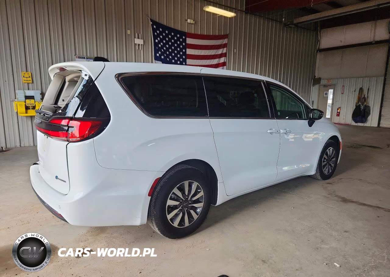2024 Chrysler Pacifica Hybrid Select VIN:2C4RC1S75RR147139 - 3