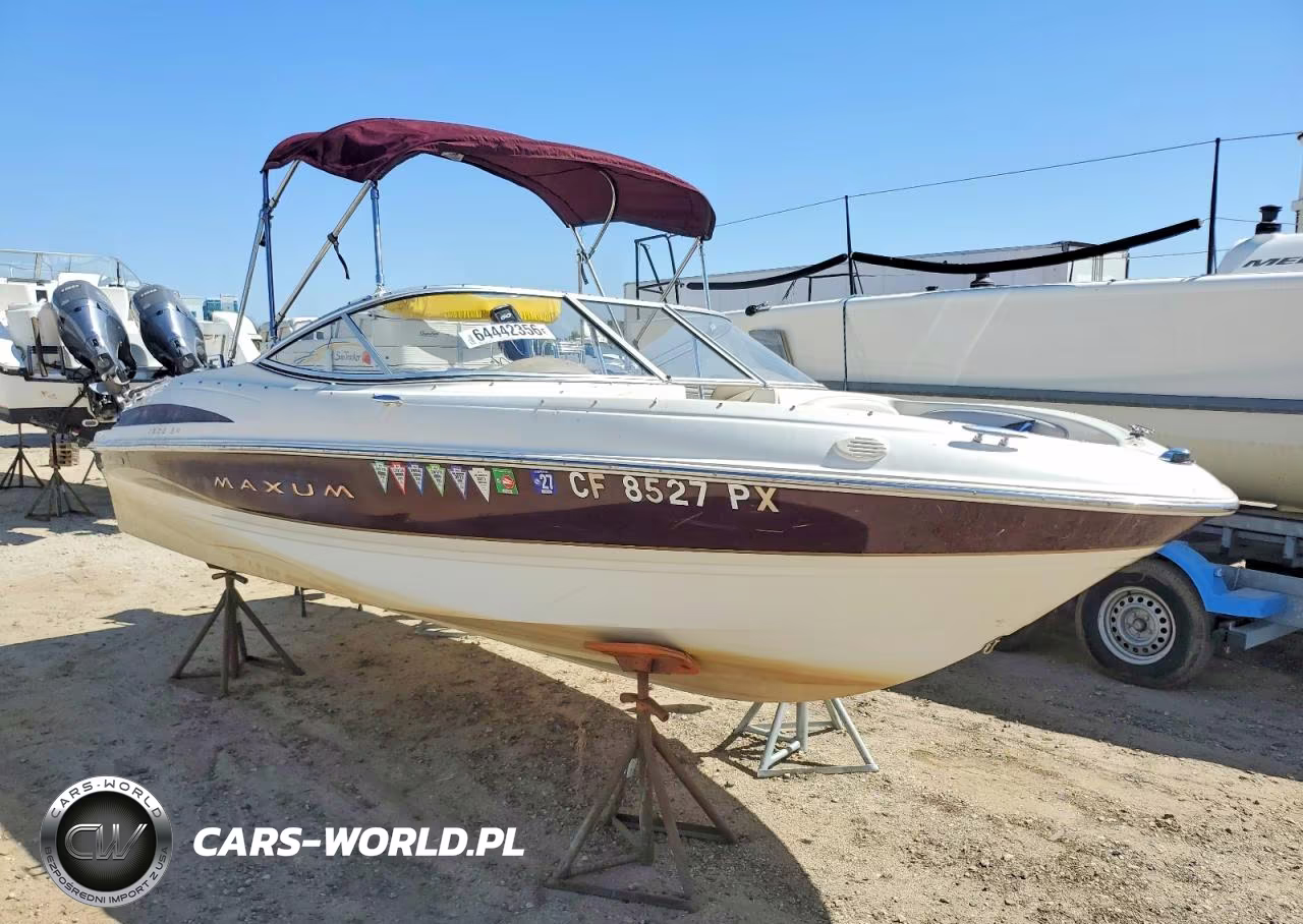 2002 Maxum Boat