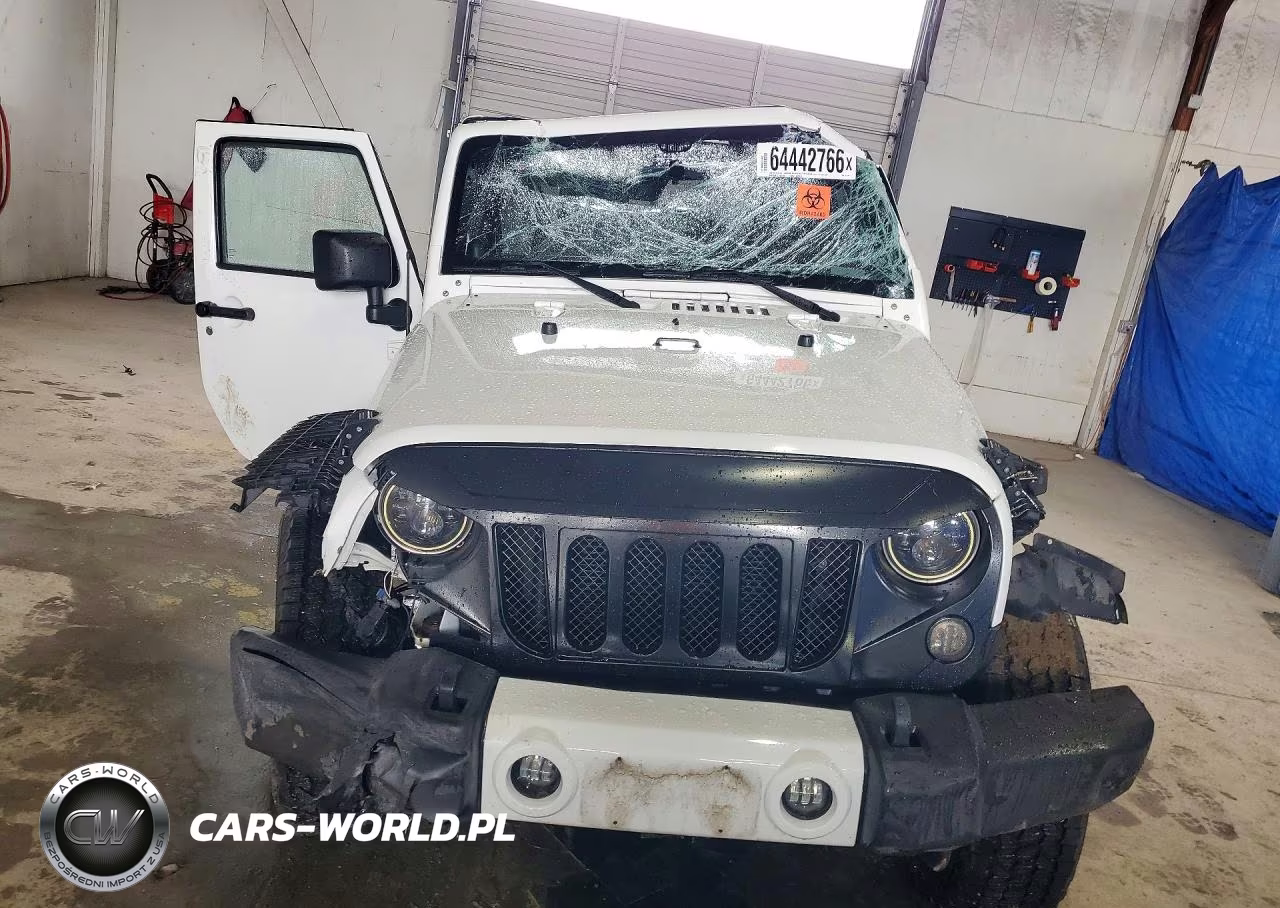 2012 Jeep Wrangler Unlimited Sahara VIN:1C4BJWEGXCL271343 - 5