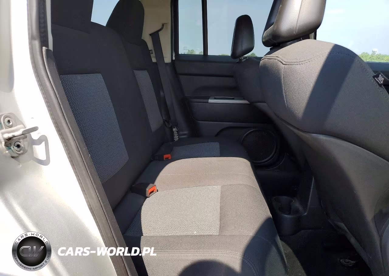 2008 Jeep Patriot Sport VIN:1J8FT28WX8D549658 - 11
